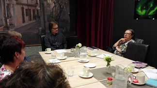 Puistofilosofi Antti Sorri ja oikealla Leila Lindström