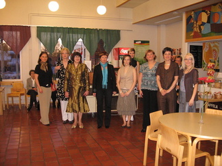 Kokoomusnaisten muotinäytös