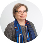 LEILA LINDSTRÖM 18
Olen 64-vuotias, eläkkeelle jäin puolitoista vuotta sitten johdon assistentin tehtävästä. Olen ollut tarkastuslautakunnan jäsen kuluvalla vaalikaudella. Kuntapolitiikassa minua kiinnostavat erityisesti hyvien palvelujen saanti myös haja-asutusalueille ja kaupungin elinvoimaisuuden kehittäminen (milläs ne palvelut muuten maksetaan!). Harrastan mm. jonkin verran kylätoimintaa sekä lukemista (kirjasto on paras!).